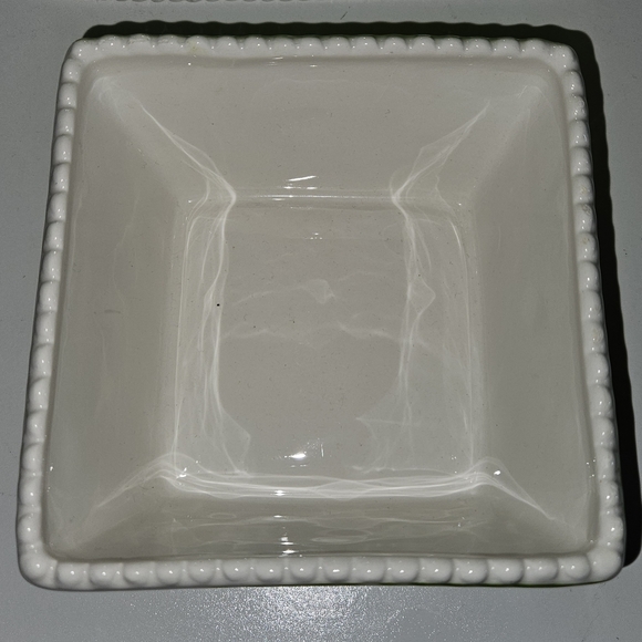 Savinio Square serving plate and square bowl green with white dots. - Picture 5 of 9
